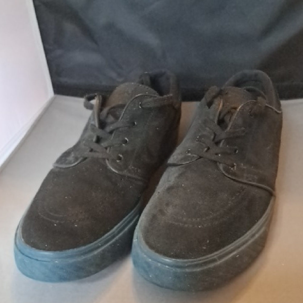 Black Nike Suede Skate Shoe